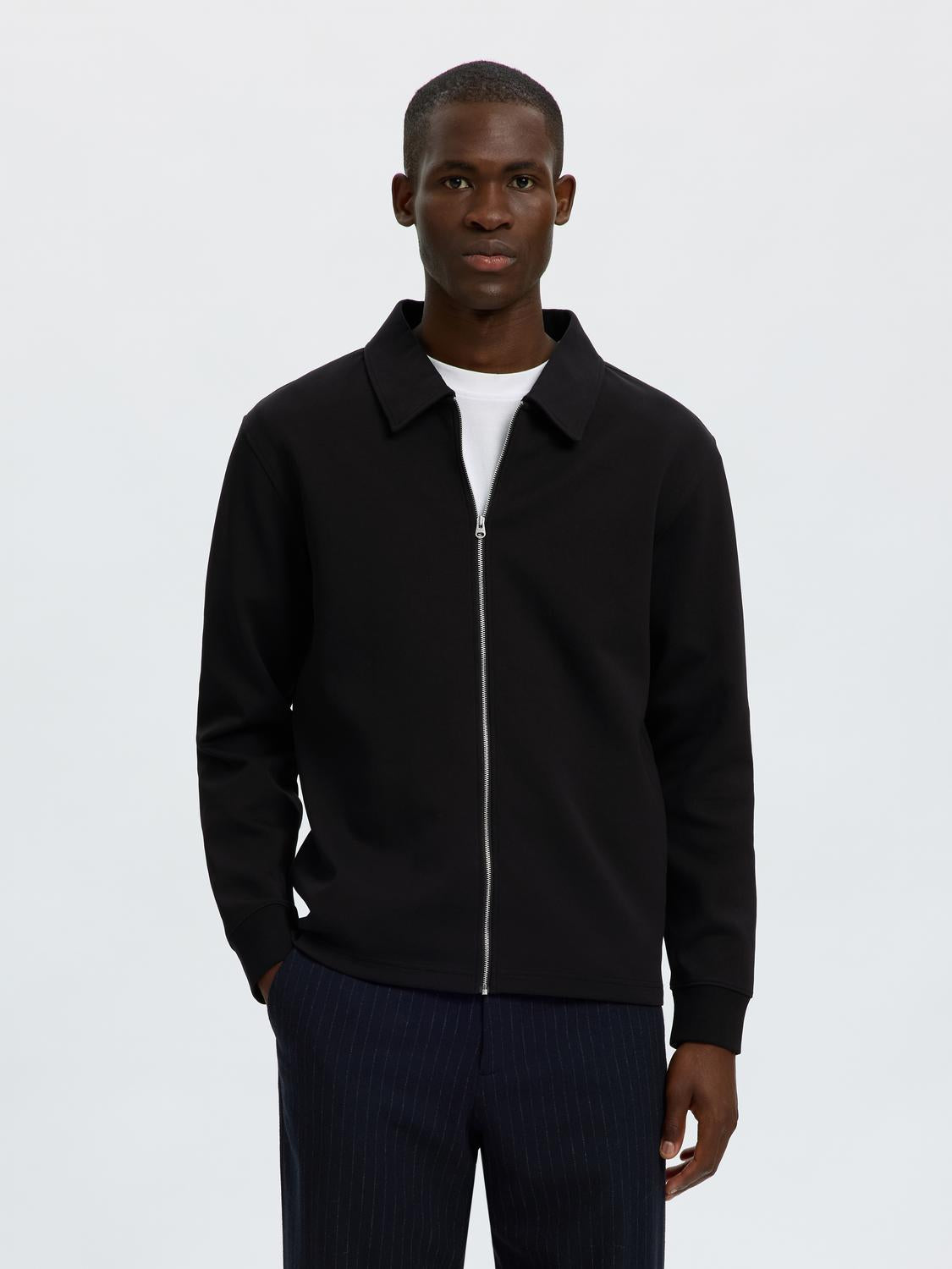 model_shot-front